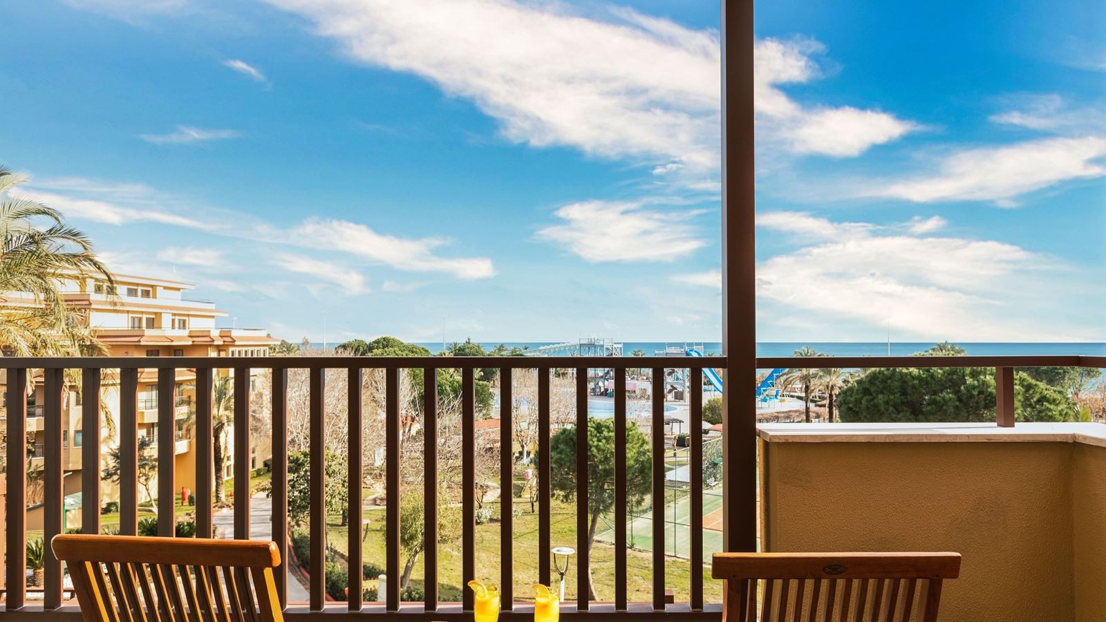 rooms-hill-suite-seaview-room