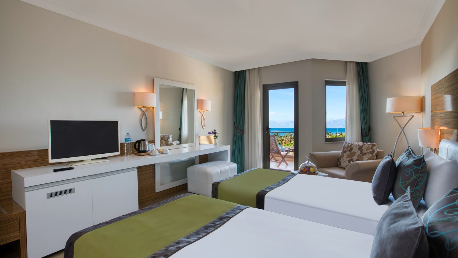 rooms-palace-standard-seaview-room-main-building