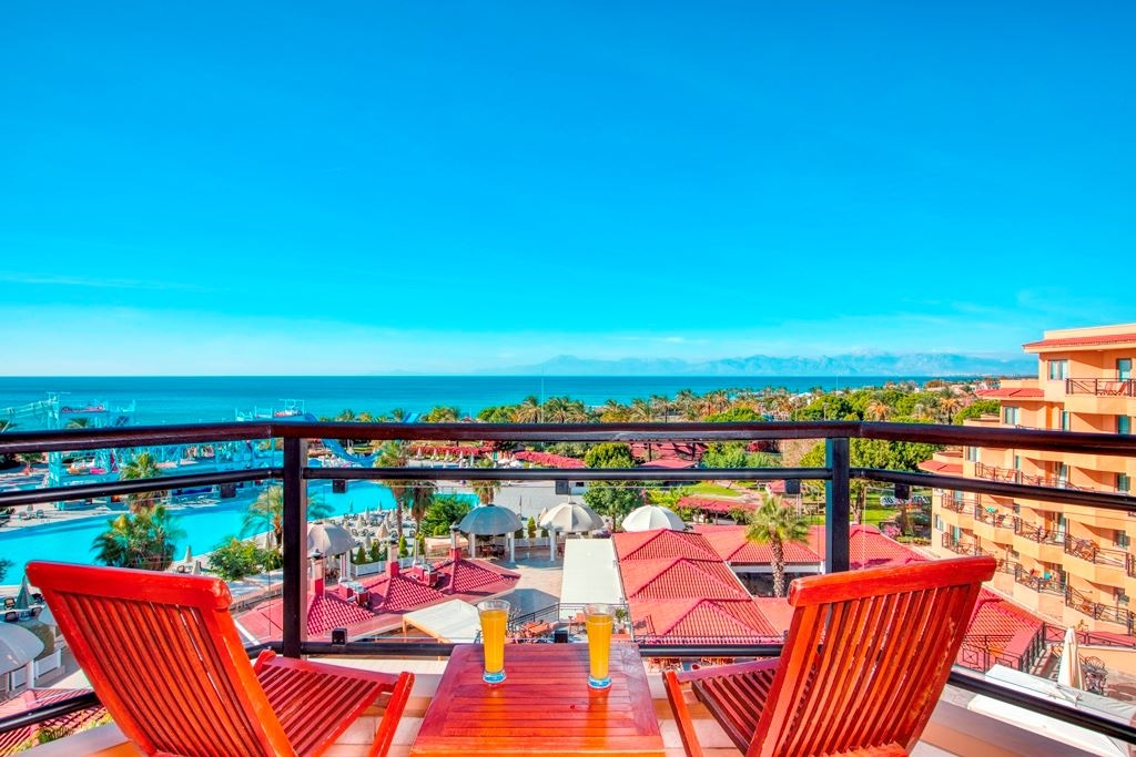 rooms-palace-standard-seaview-room-main-building