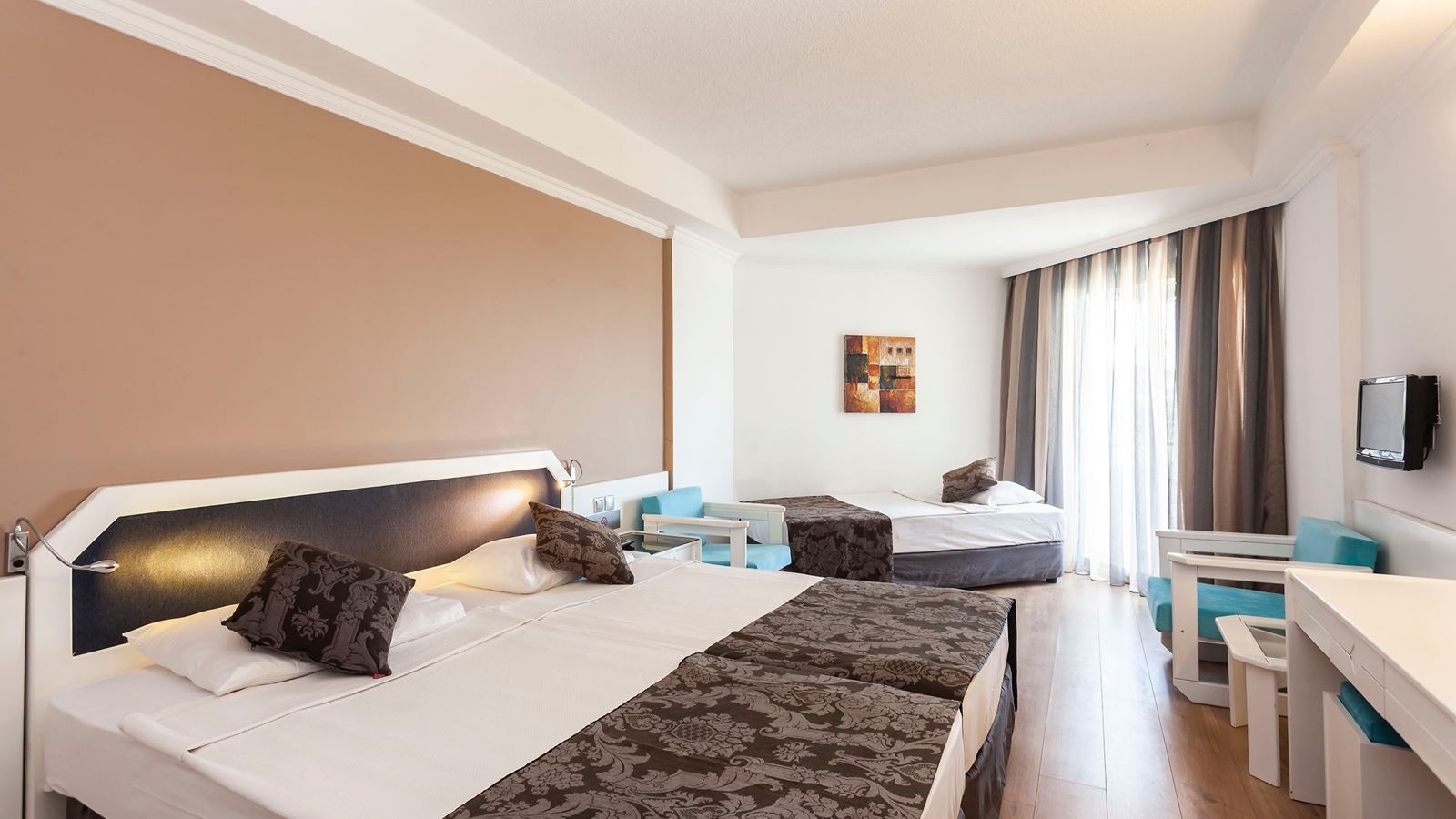 rooms-main-building-standard-landview-room