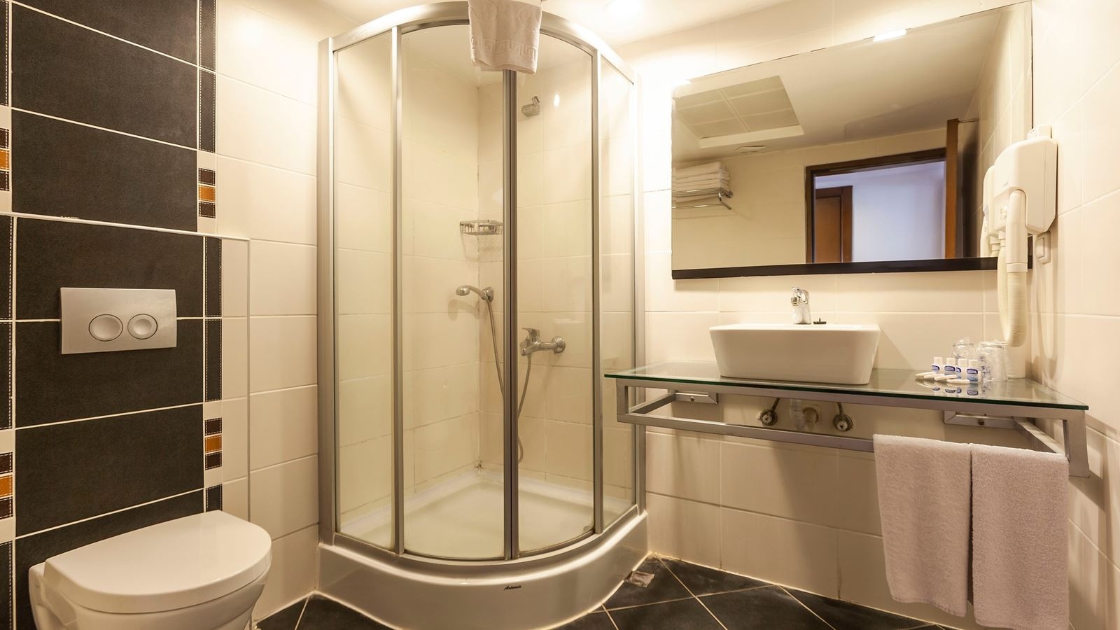 rooms-main-building-standard-landview-room