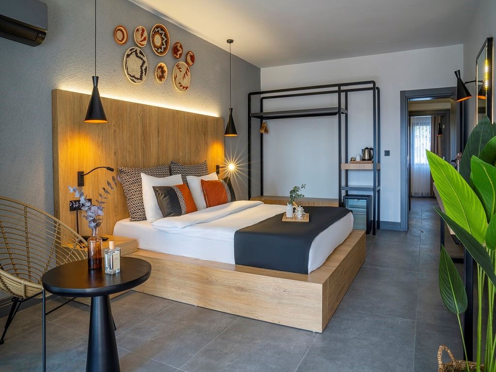 rooms-club-family-room