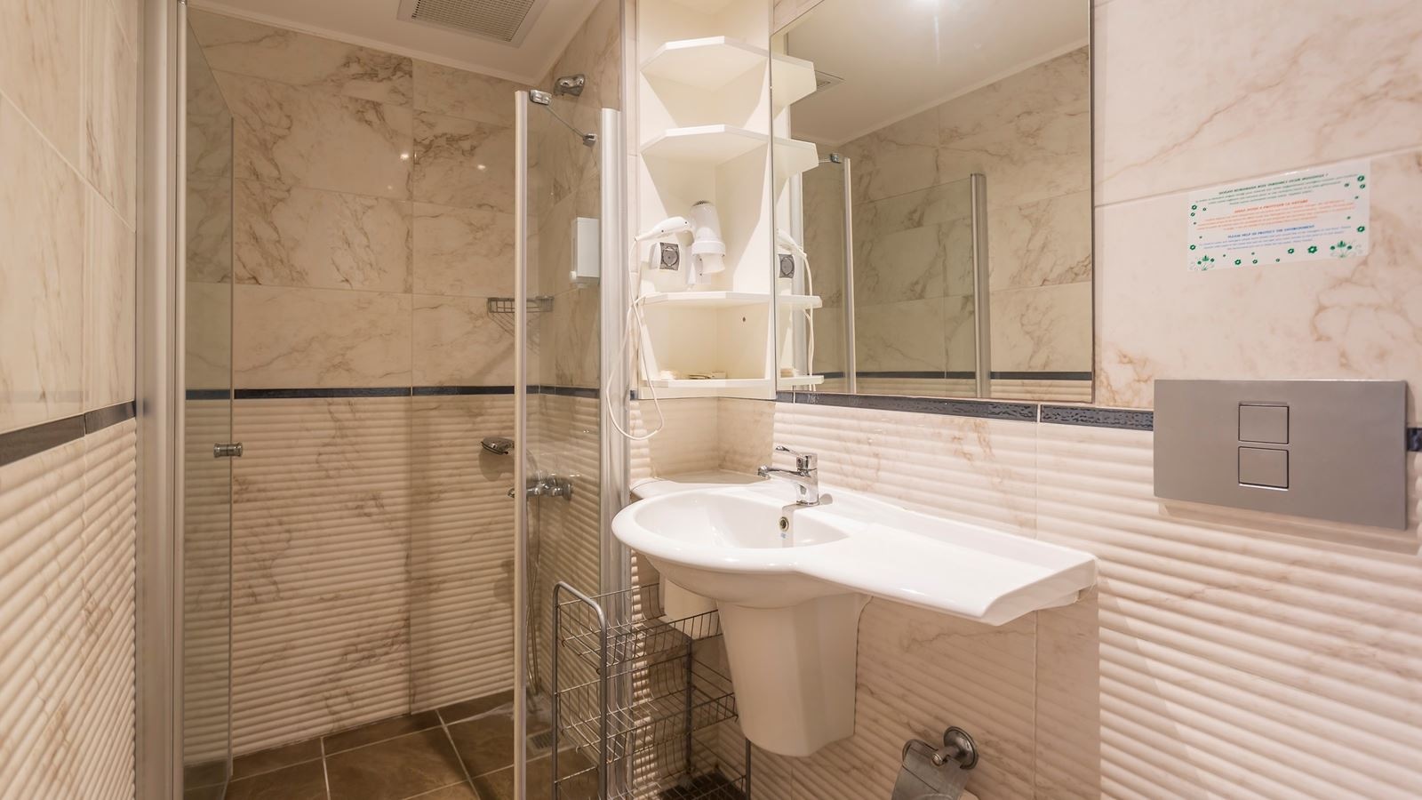 rooms-standard-room-french-balcony