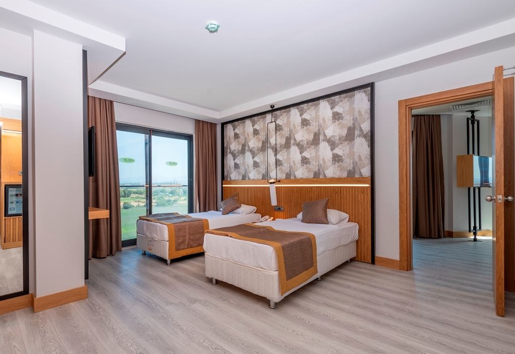 rooms-luxury-suit-room