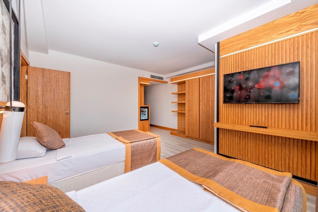 rooms-luxury-suit-room