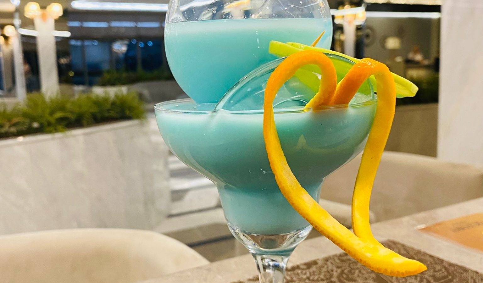 bars-be-mine-lobby-bar