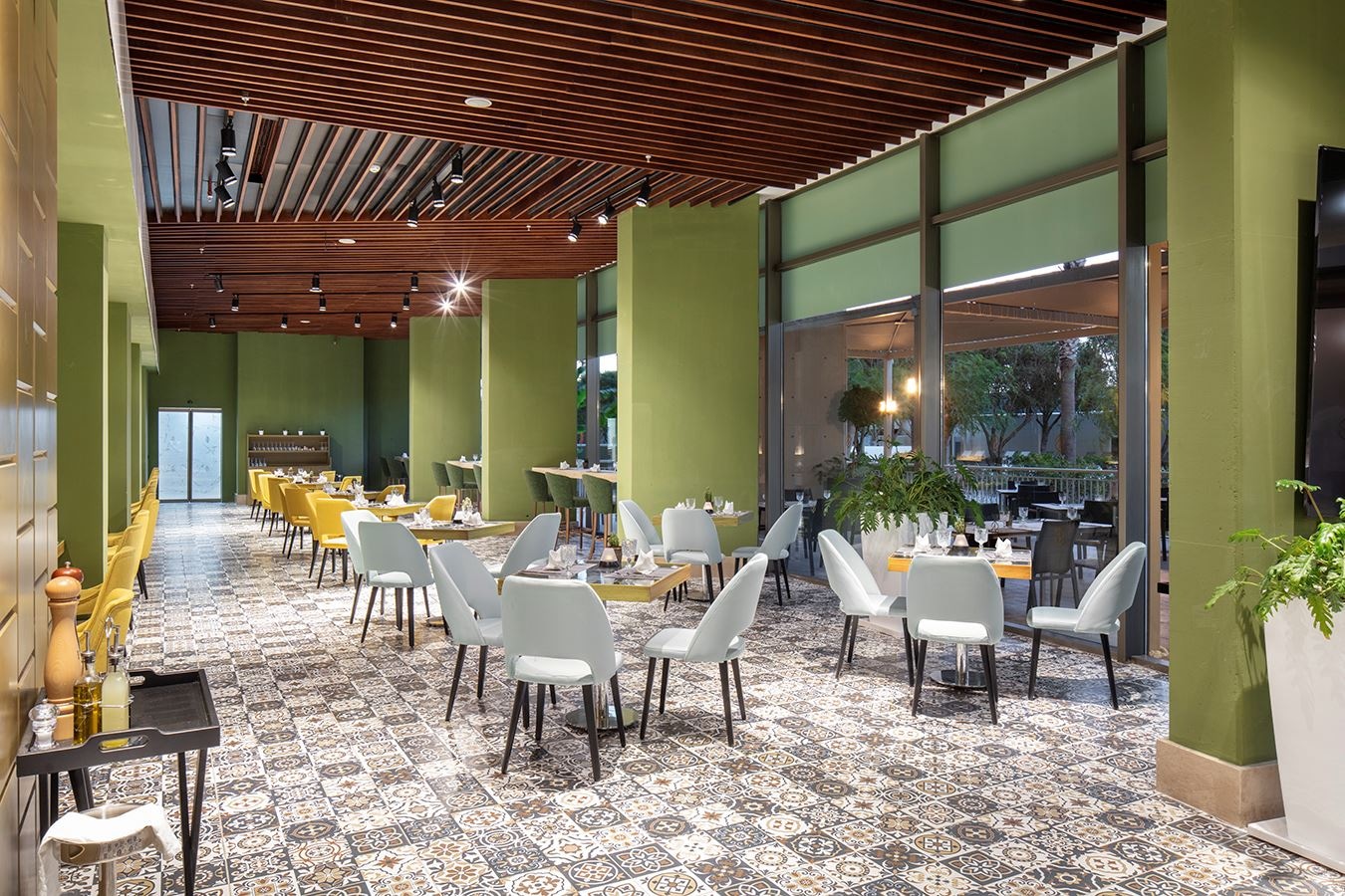 restaurants-miras-of-anotalia