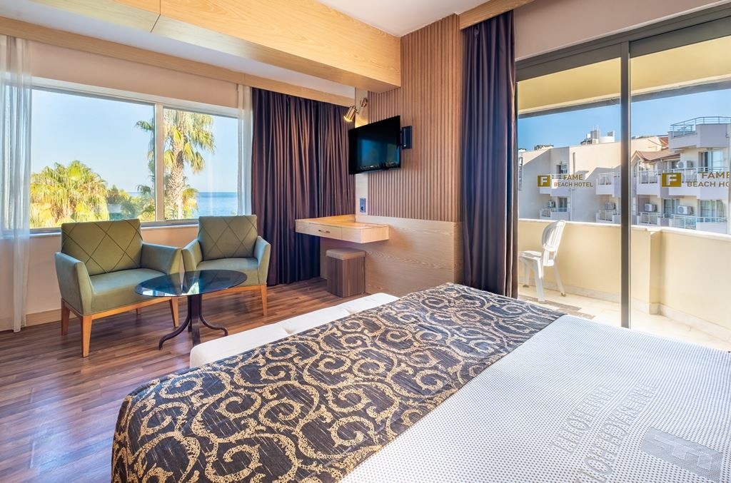 rooms-main-building-family-superior