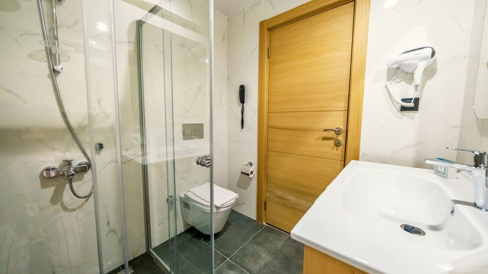 rooms-standard-land-view