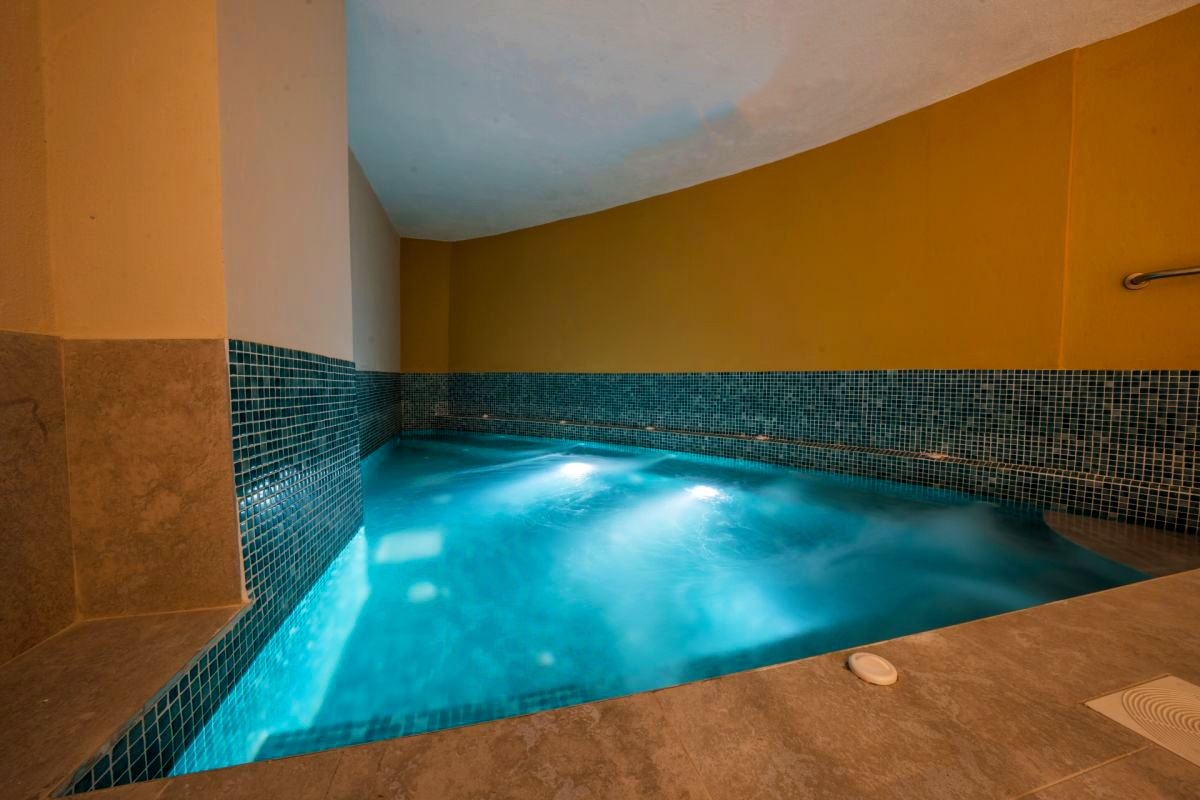 pools-indoor-pool