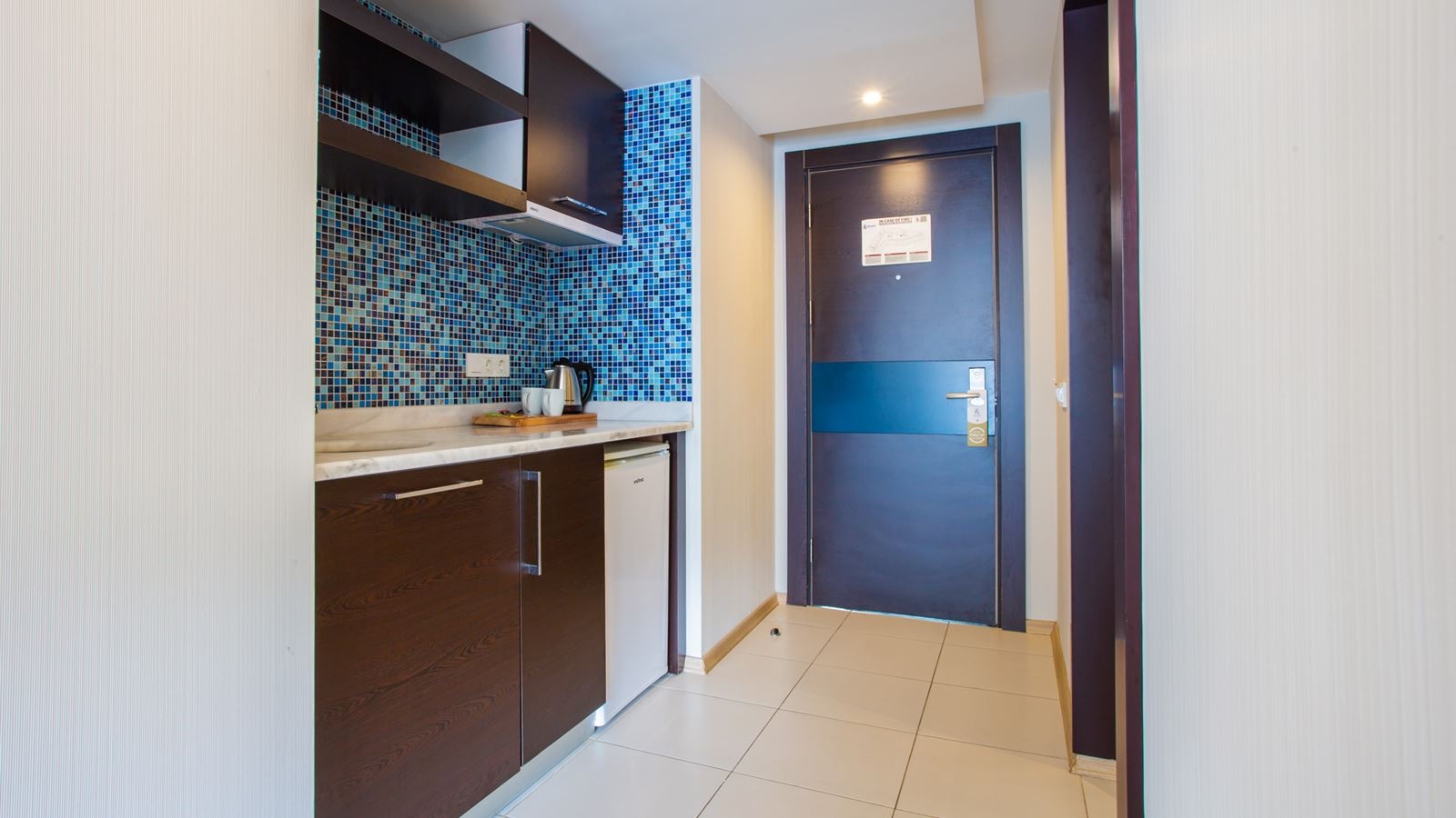 rooms-corner-suit-land-view