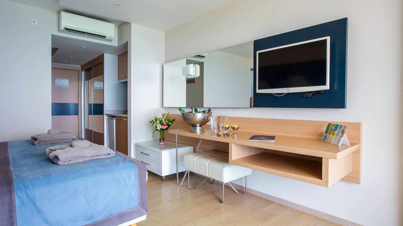 rooms-standard-land-view