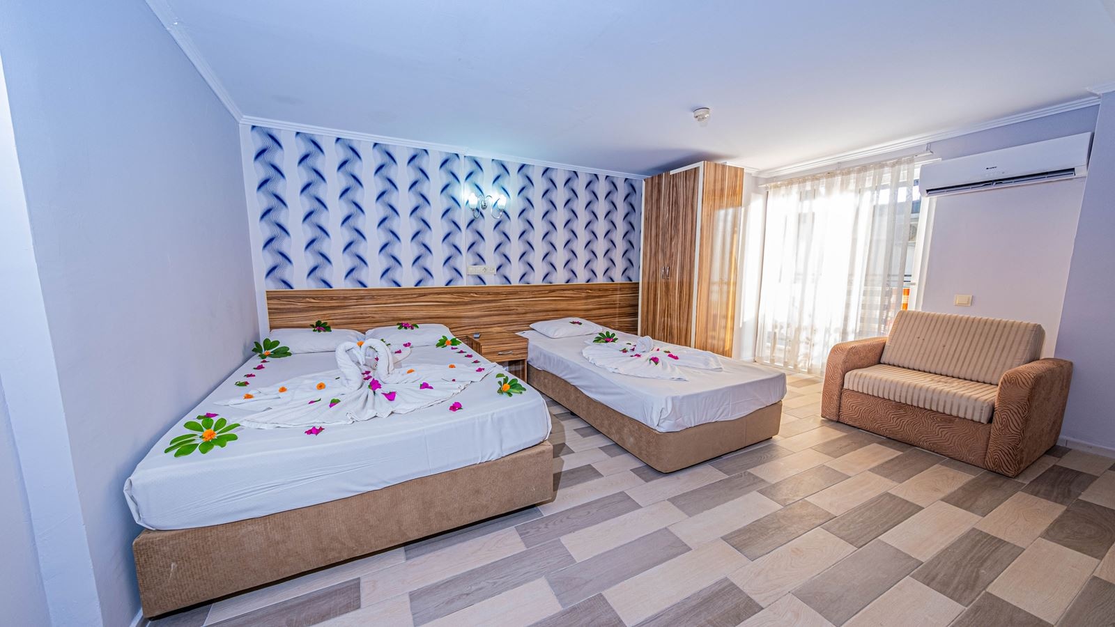 rooms-coral-large-room