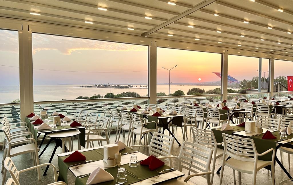 restaurants-yakamoz-main-restaurant