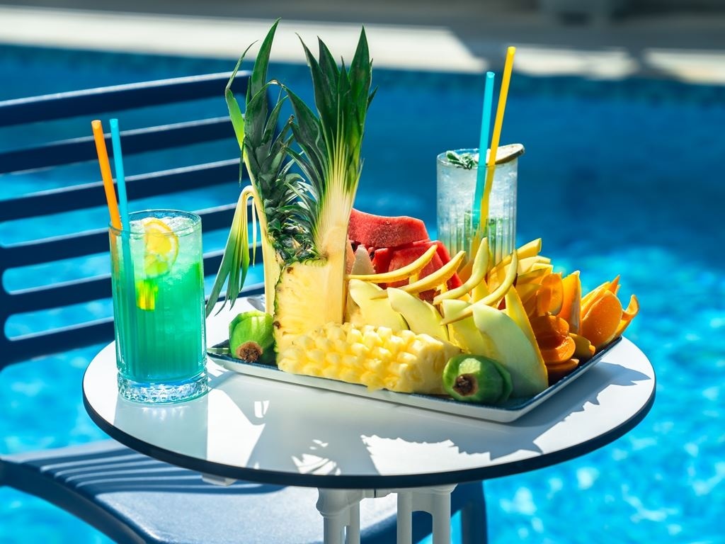 rooms-swim-up-room-with-terrace