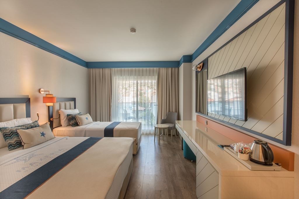 rooms-standard-land-view-room-with-balcony