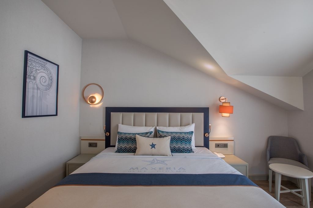 rooms-standard-land-view-room-with-balcony