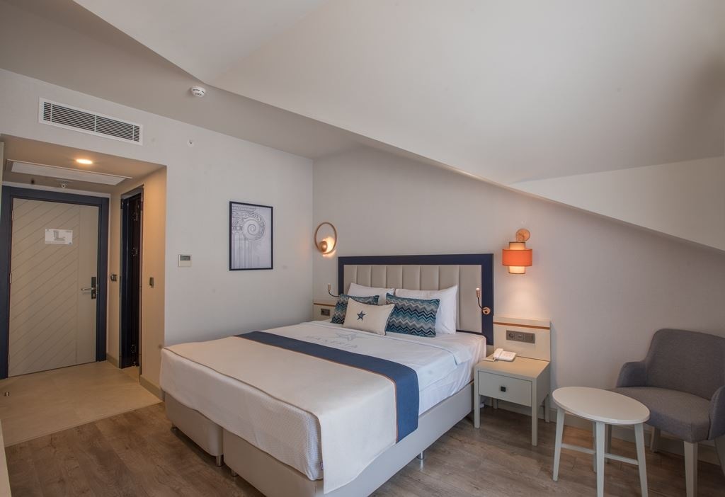 rooms-standard-land-view-room-with-balcony