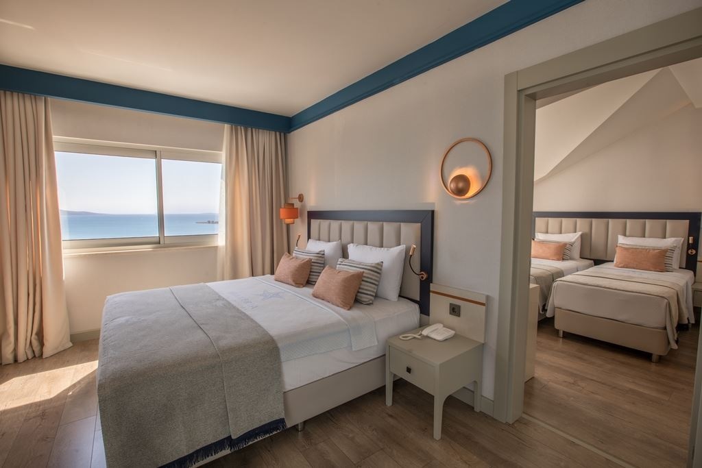 rooms-family-corner-room-with-sea-view