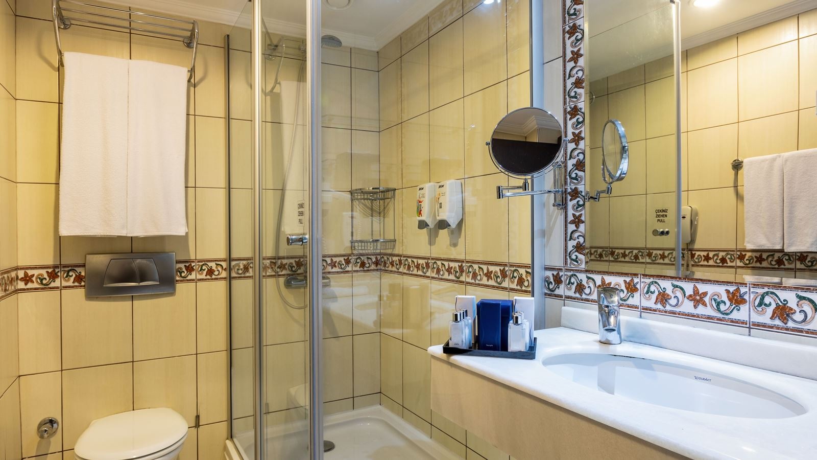 rooms-family-room-garden-view