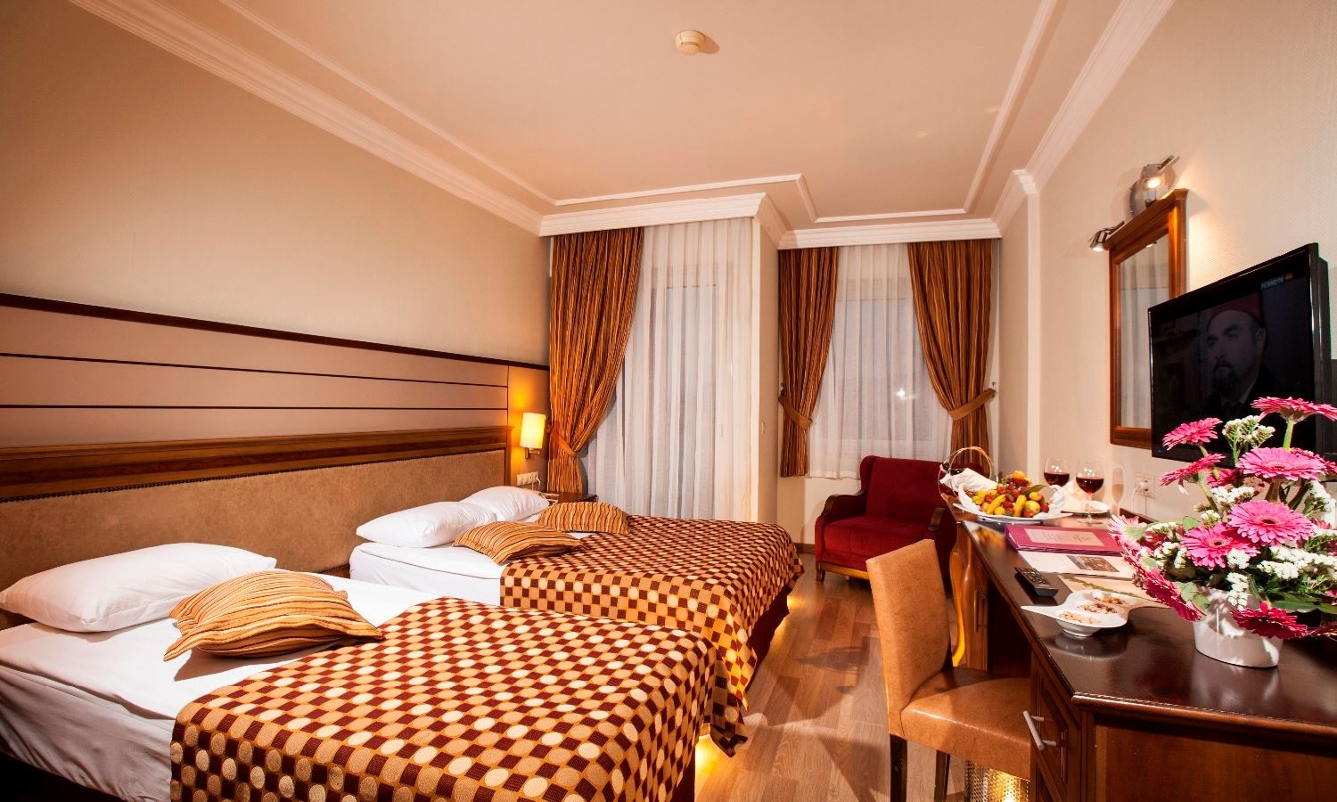 rooms-family-room-1-bedroom