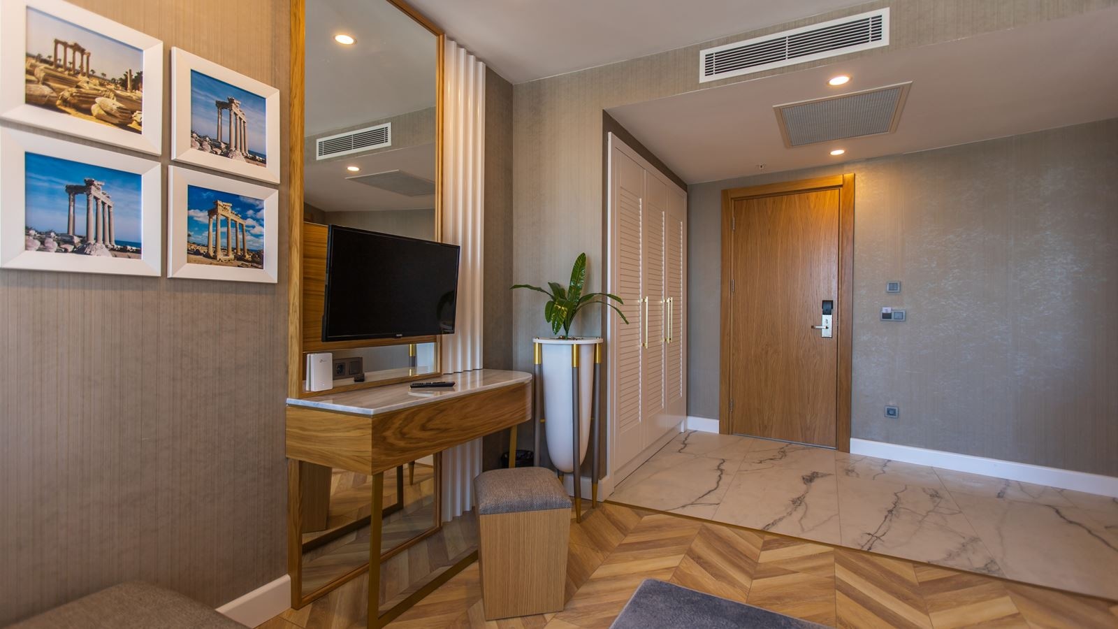 rooms-comfort-standard-pool-view