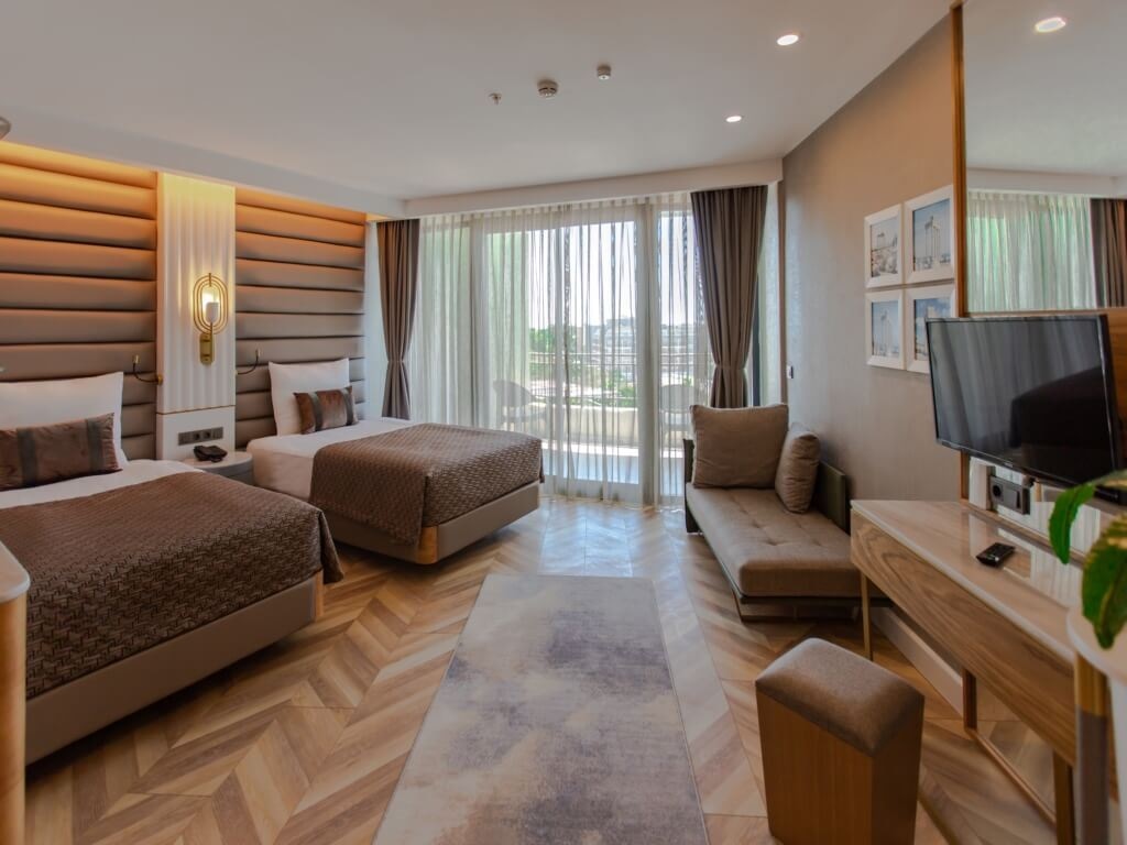 rooms-comfort-standard-land-view