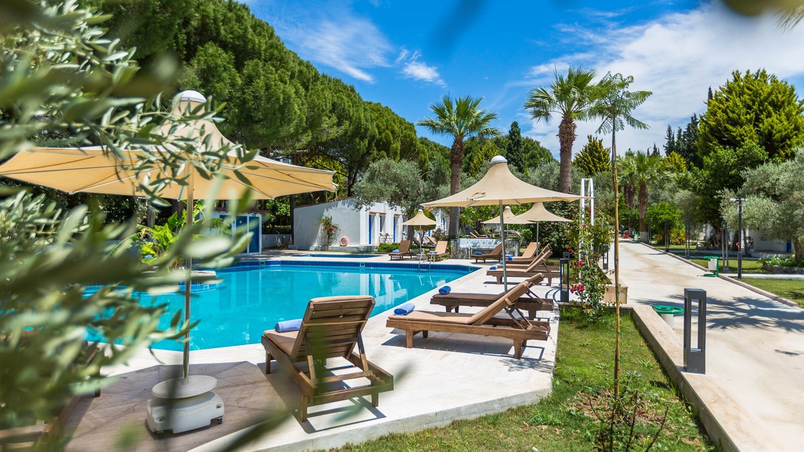 restaurants-orfe-ala-carte-restaurant--room-service