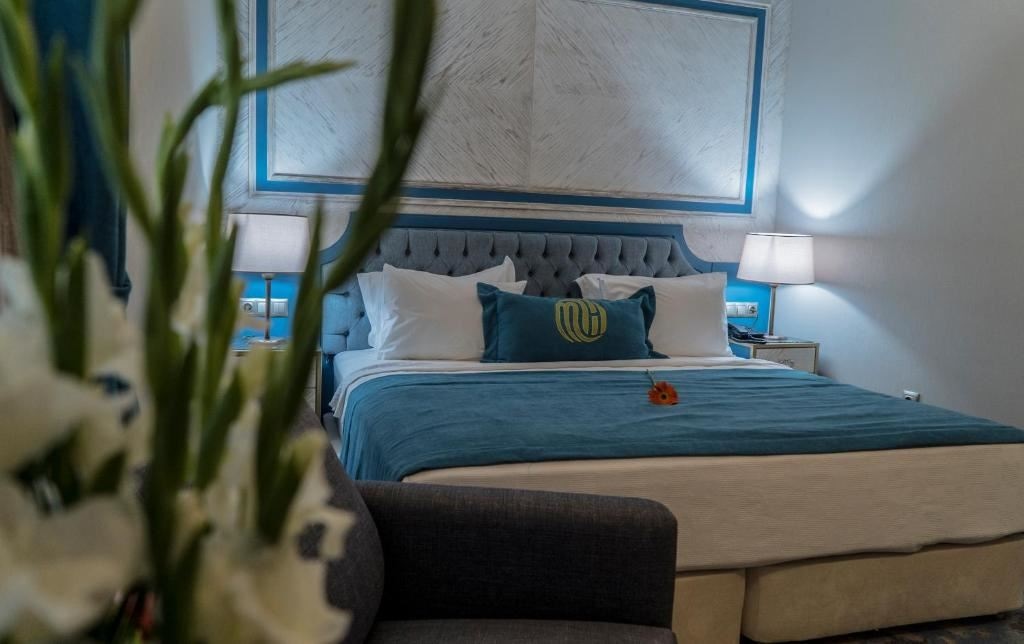 rooms-standard-king-room