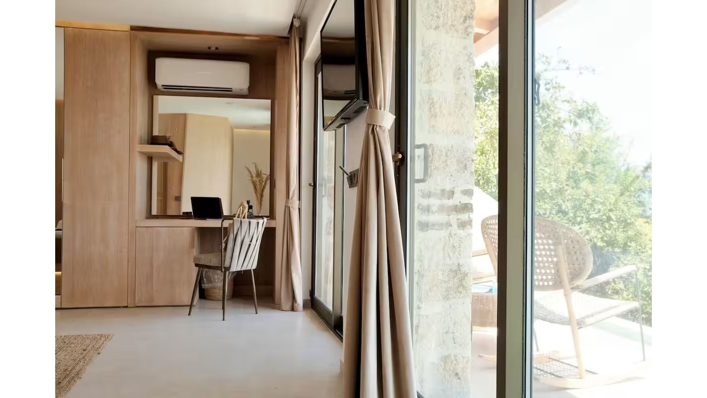 rooms-junior-aqua-suite