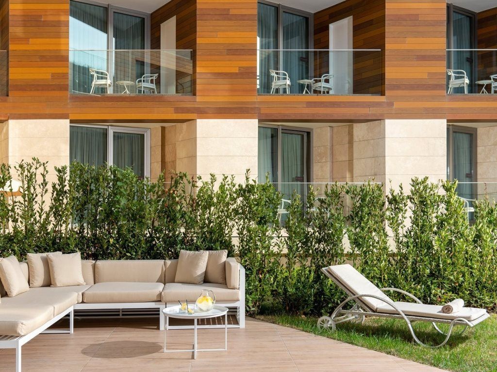 rooms-diplomat-suite-club-lounch