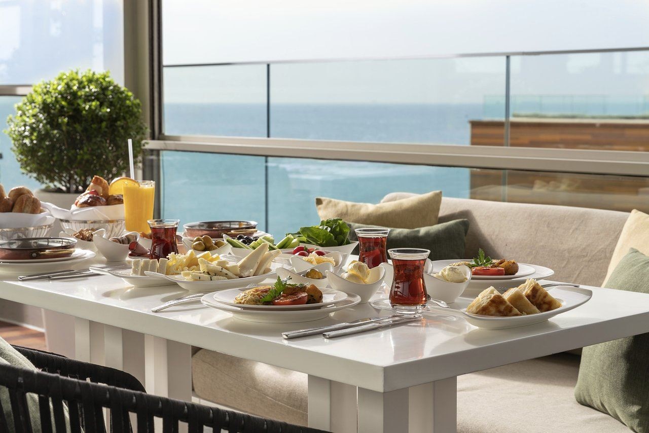 restaurants-atrox-restaurantterrace-bar-and-lounge