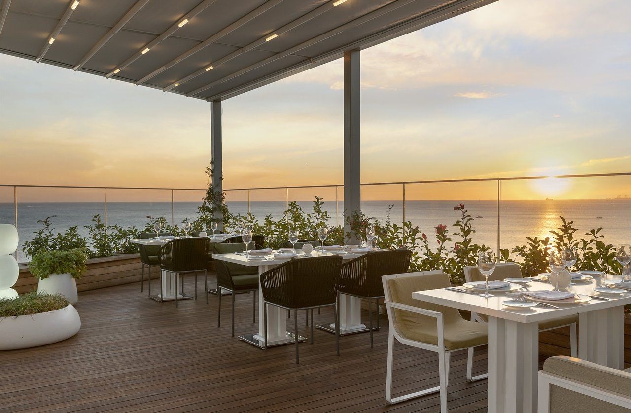 restaurants-atrox-restaurantterrace-bar-and-lounge