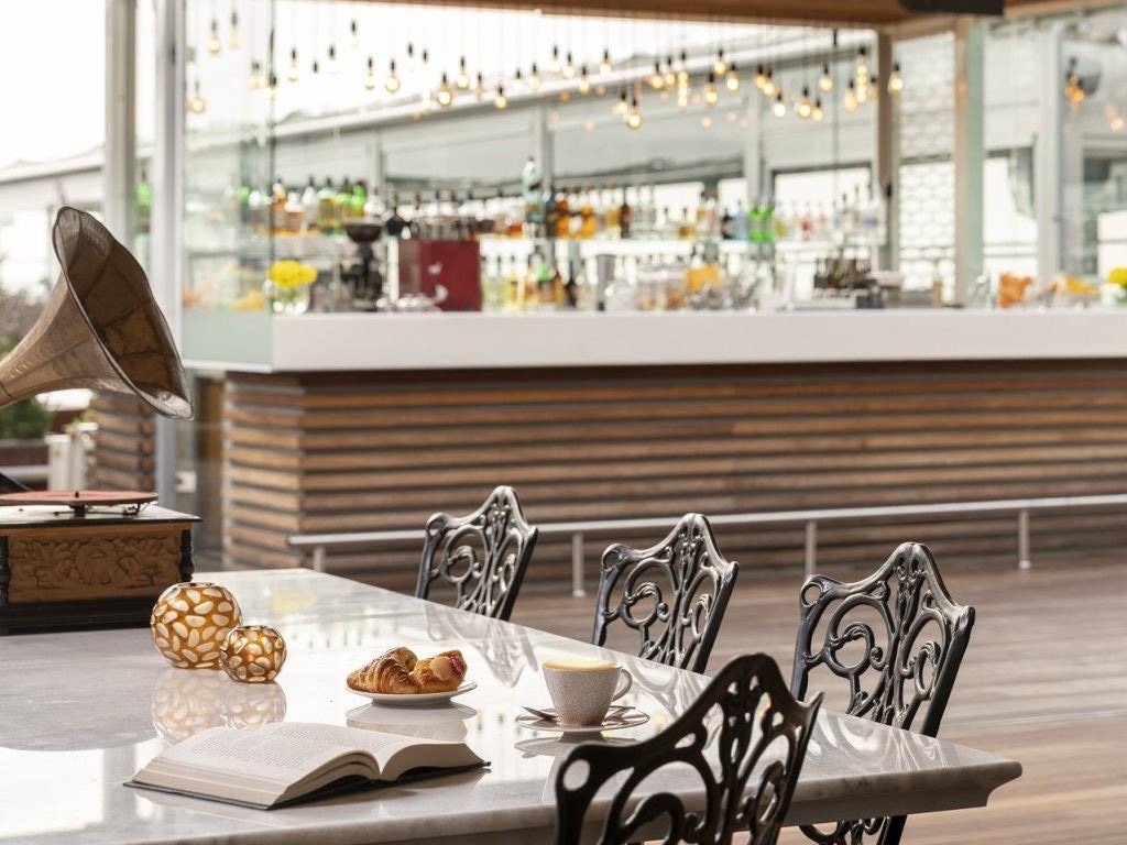 restaurants-atrox-restaurantterrace-bar-and-lounge