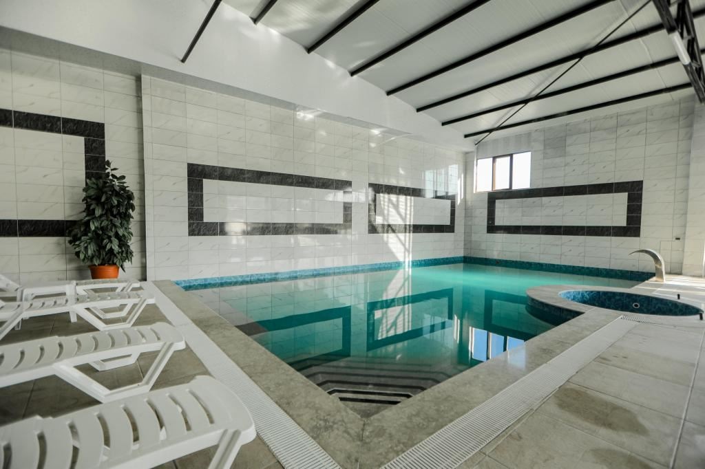 pools-indoor-pool