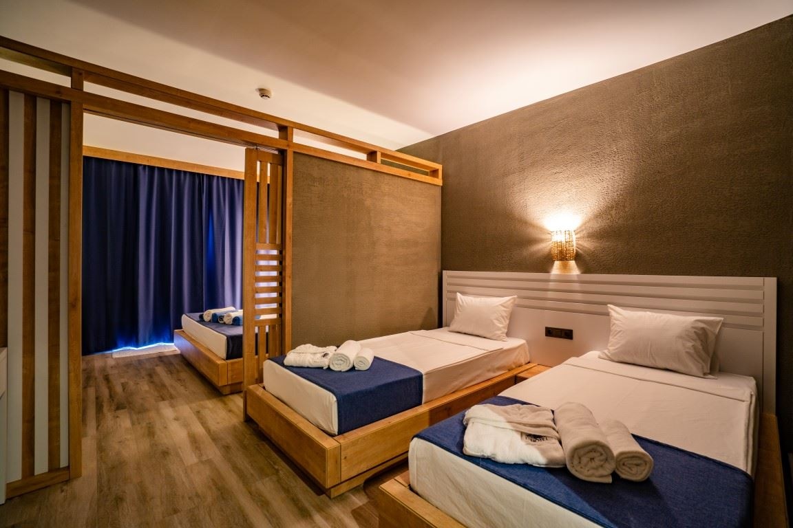 rooms-deluxe-swim-up-room