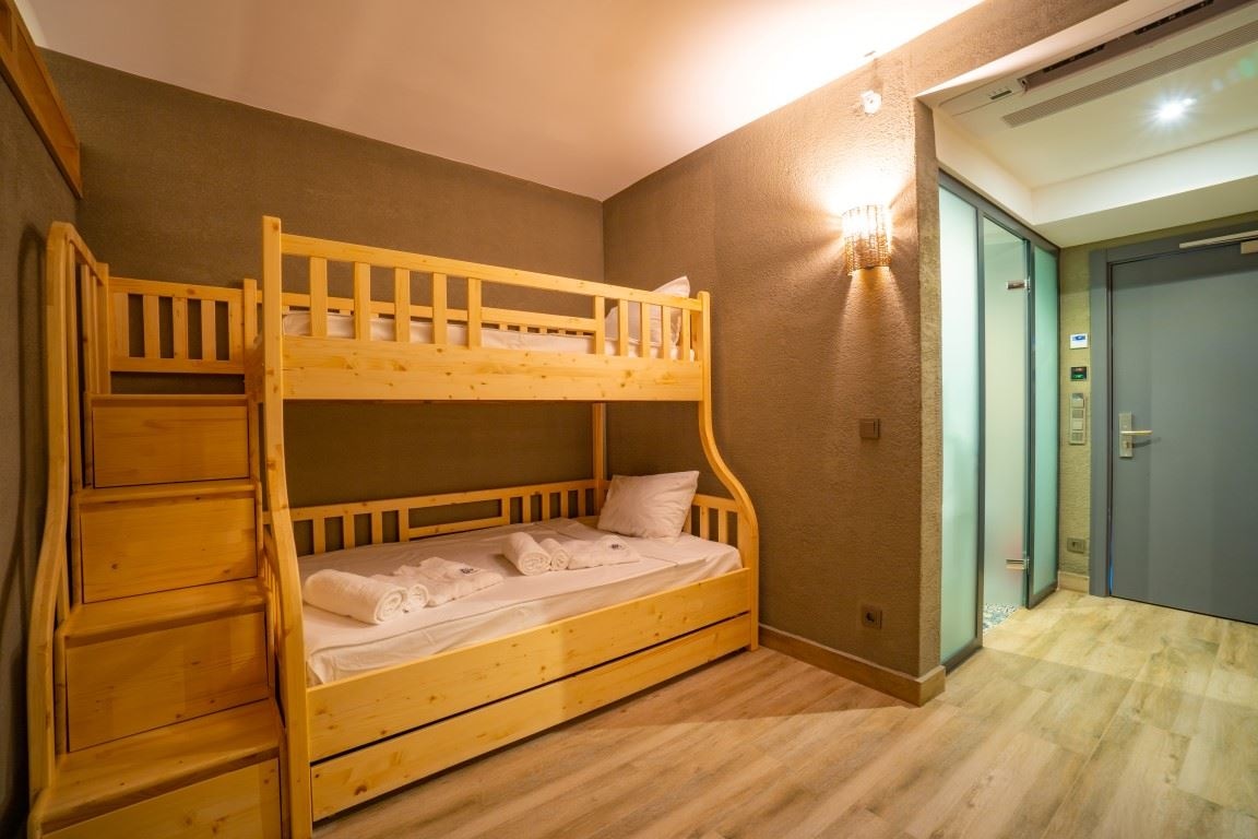 rooms-deluxe-swim-up-family-room-with-bunk-bed