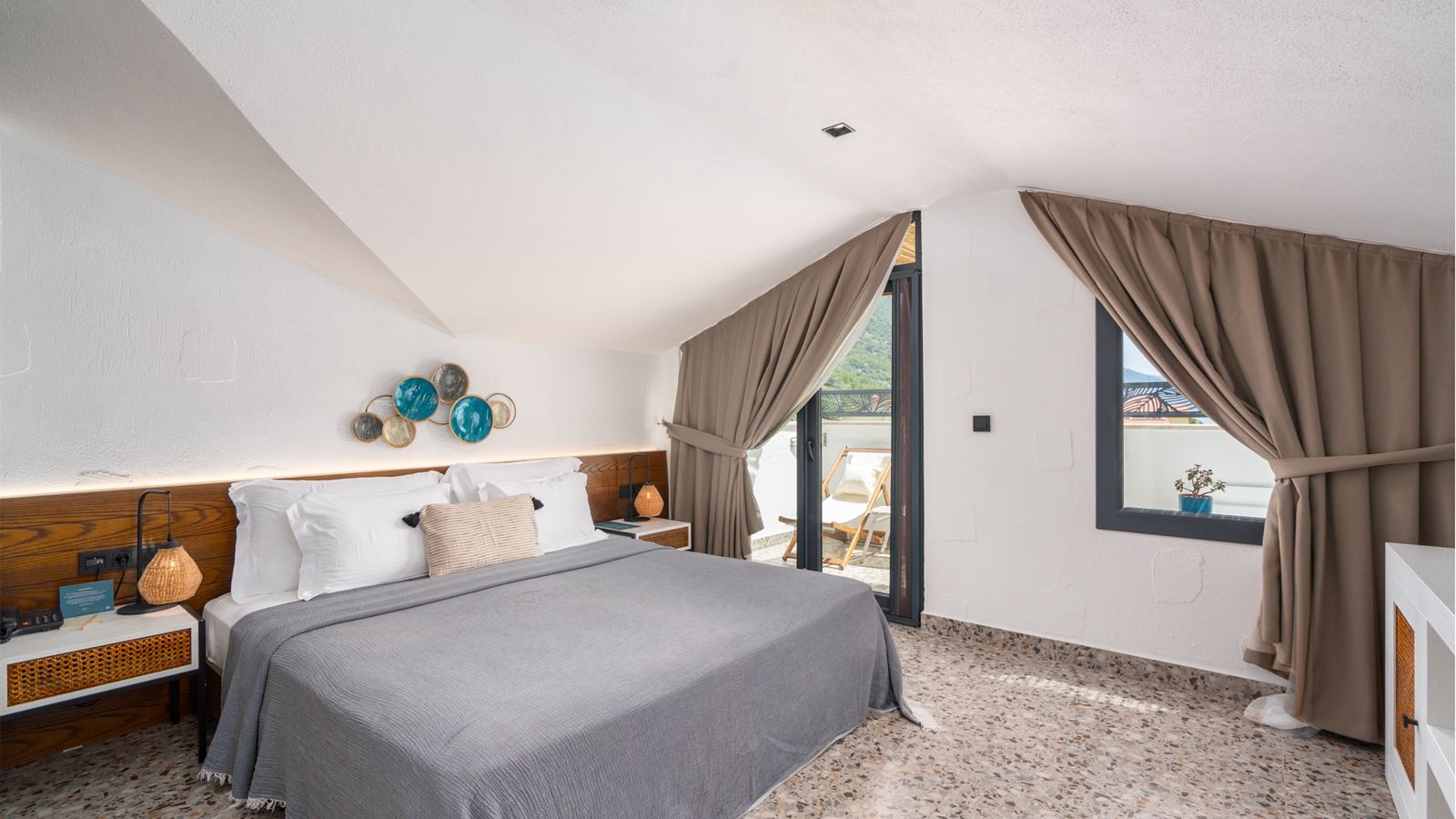 rooms-honeymoon-room