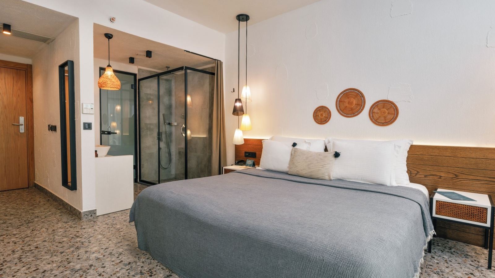 rooms-swim-up-room-with-sharing-pool