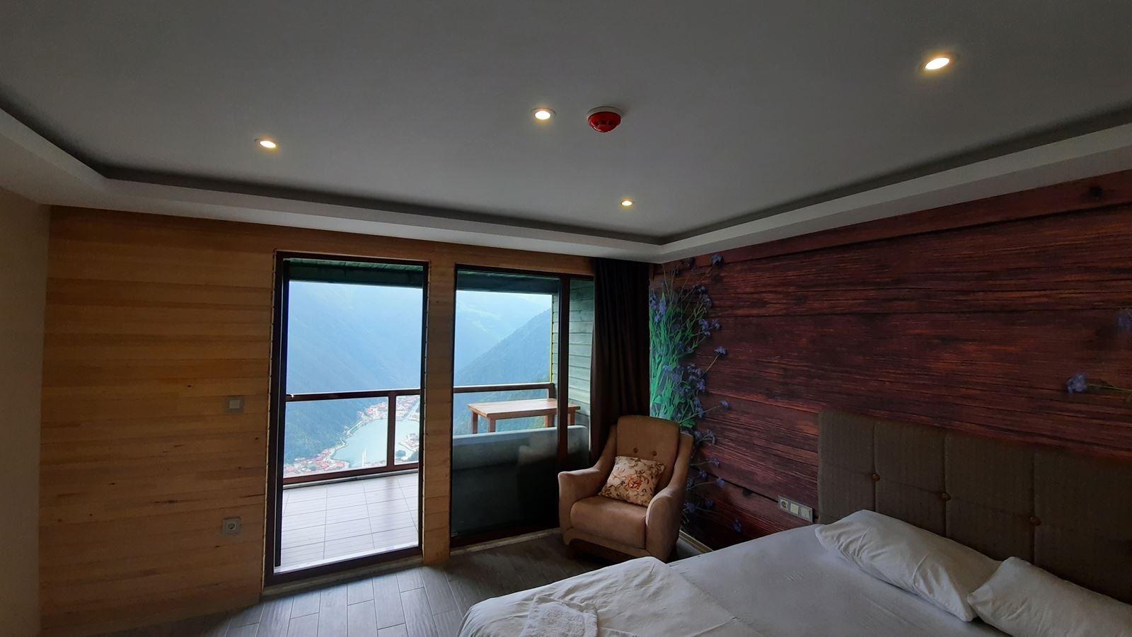 rooms-cift-kisilik-gol-manzarali-oda