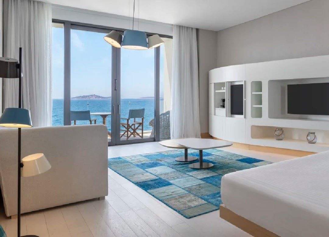 rooms-king-junior-suite-with-balcony--sea-view
