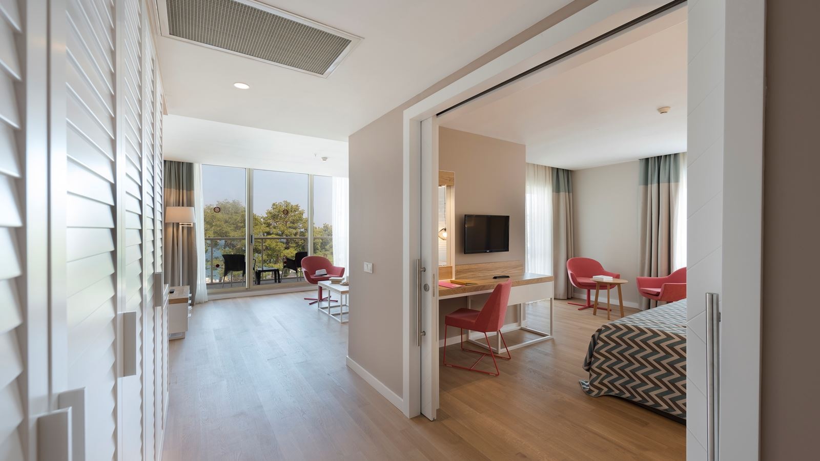 rooms-deluxe-suite-with-jacuzzi