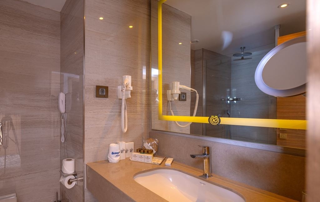 rooms-family-room-sea-view-2-bathrooms