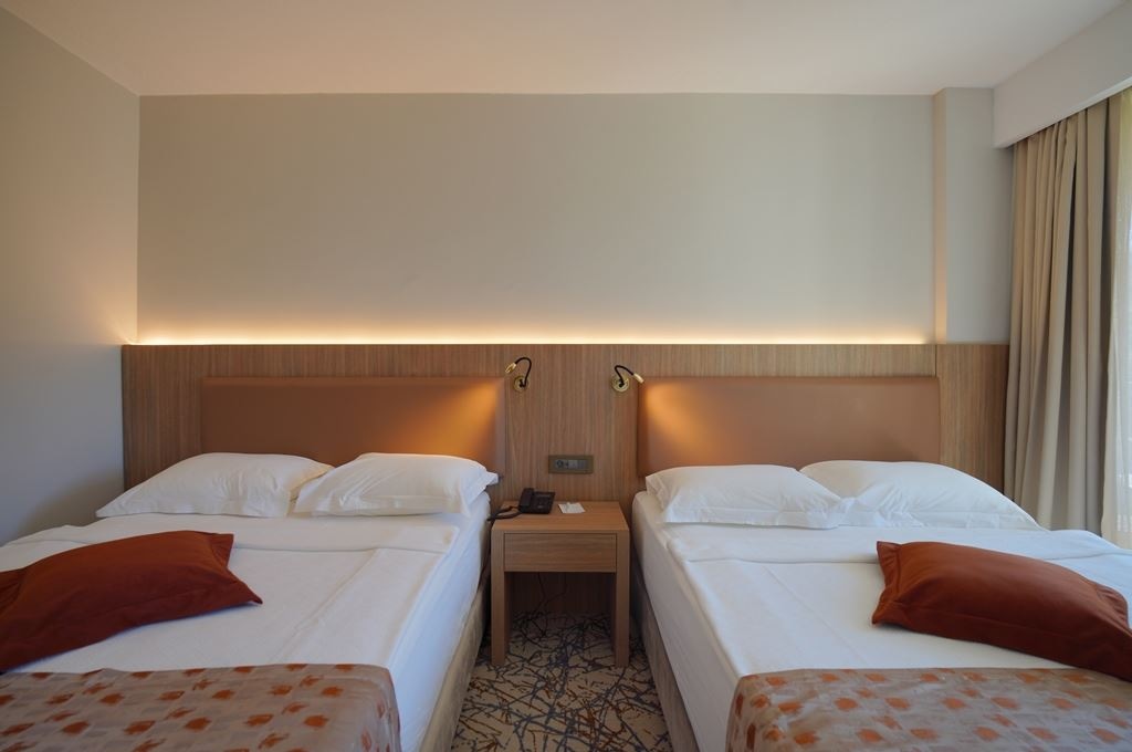 rooms-family-room-1--sea-view---1-bath