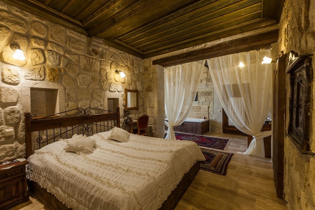 rooms-honeymoon-suite