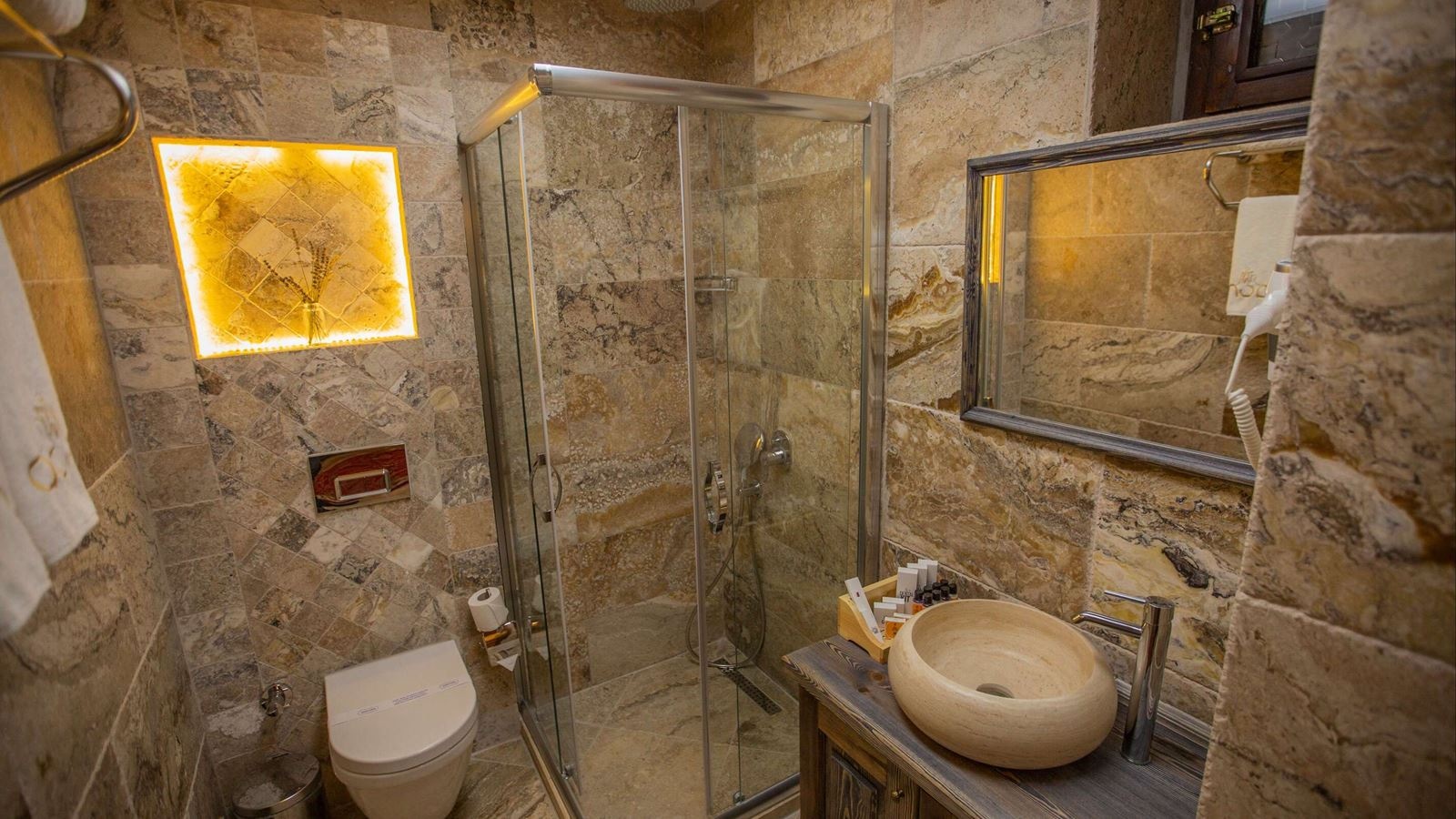 rooms-deluxe-stone-suit