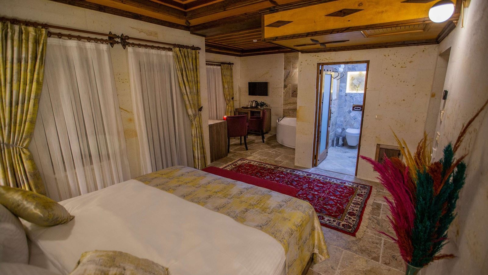 rooms-deluxe-stone-suit