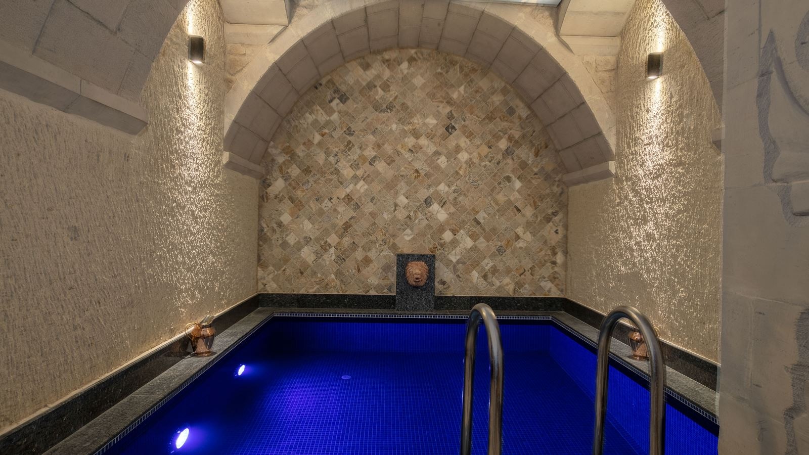 rooms-deluxe-king-suite