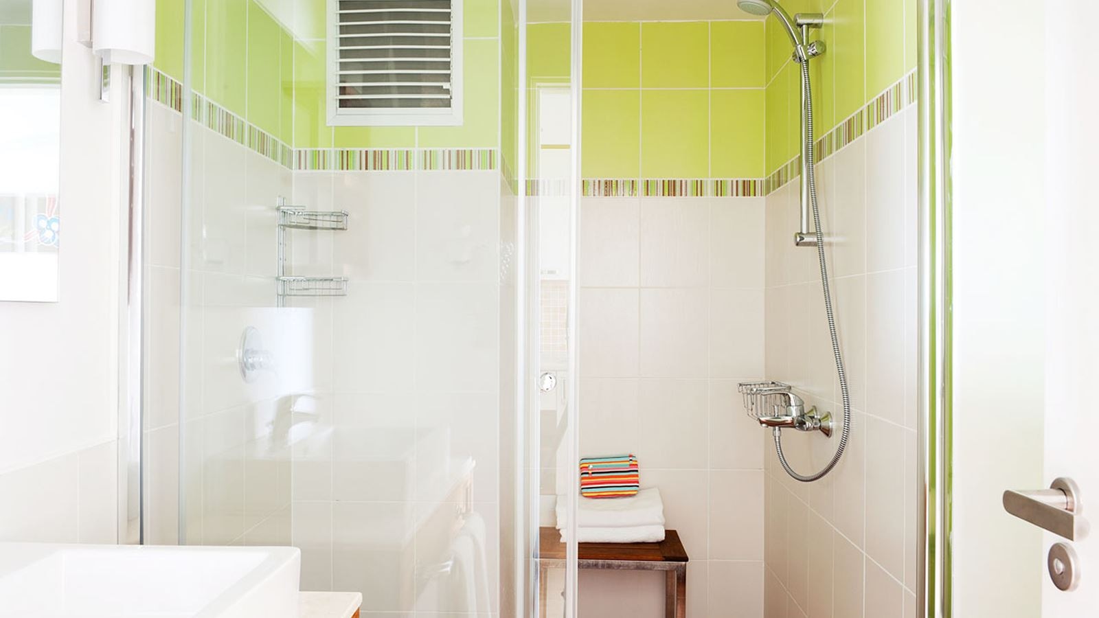 rooms-family-room-land-view