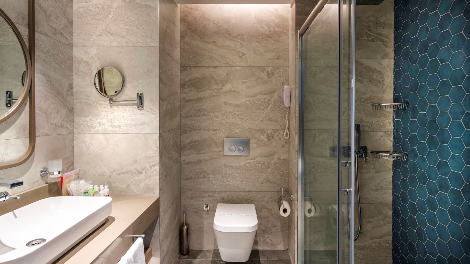 rooms-family-room-land-view